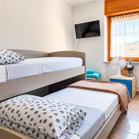 Apartment Lo Veullatsi